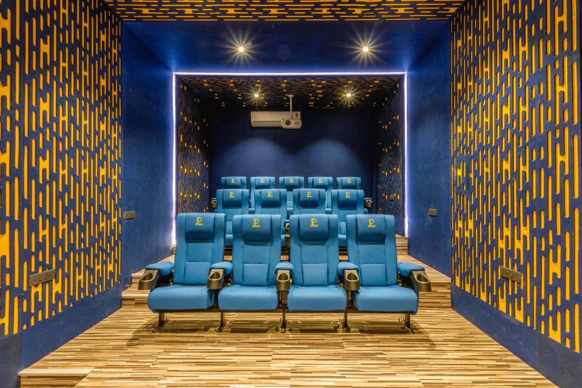 Pearl Lakeview Mansion By Stayvista - Lakeside Villa With Infinity Pool, Jacuzzi, In-House Theatre & Games Room إيغاتبوري المظهر الخارجي الصورة