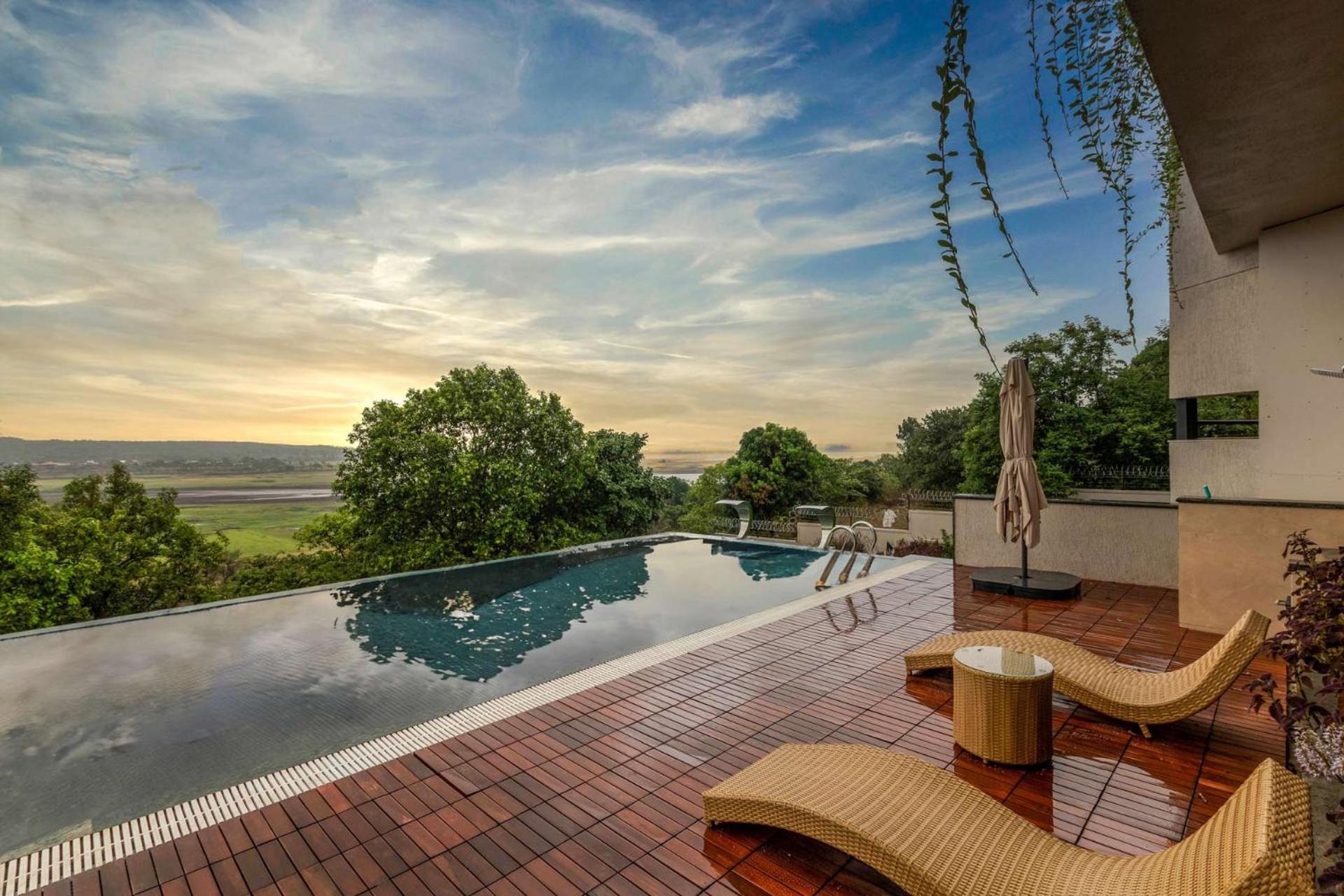Pearl Lakeview Mansion By Stayvista - Lakeside Villa With Infinity Pool, Jacuzzi, In-House Theatre & Games Room إيغاتبوري المظهر الخارجي الصورة