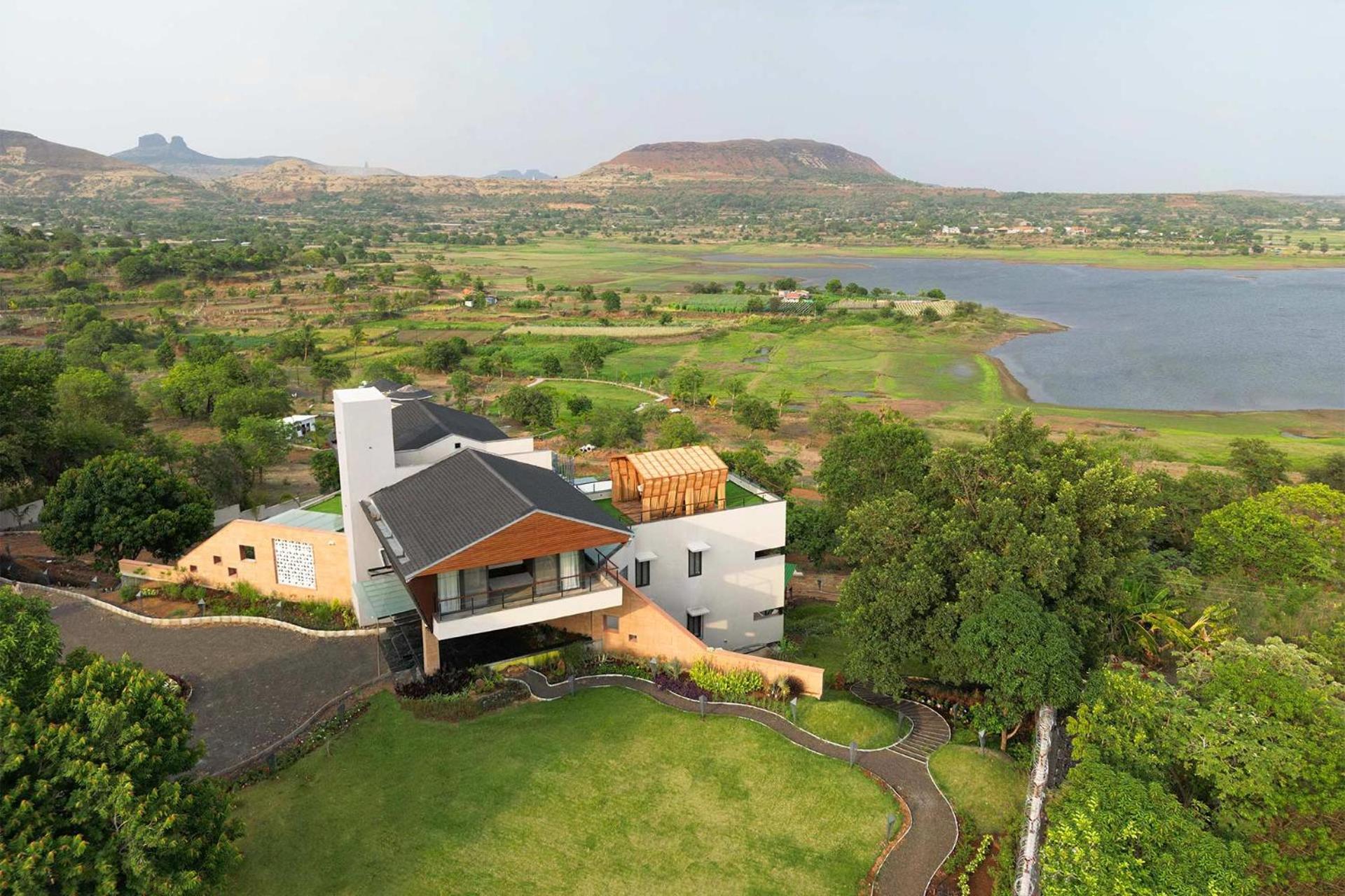 Pearl Lakeview Mansion By Stayvista - Lakeside Villa With Infinity Pool, Jacuzzi, In-House Theatre & Games Room إيغاتبوري المظهر الخارجي الصورة