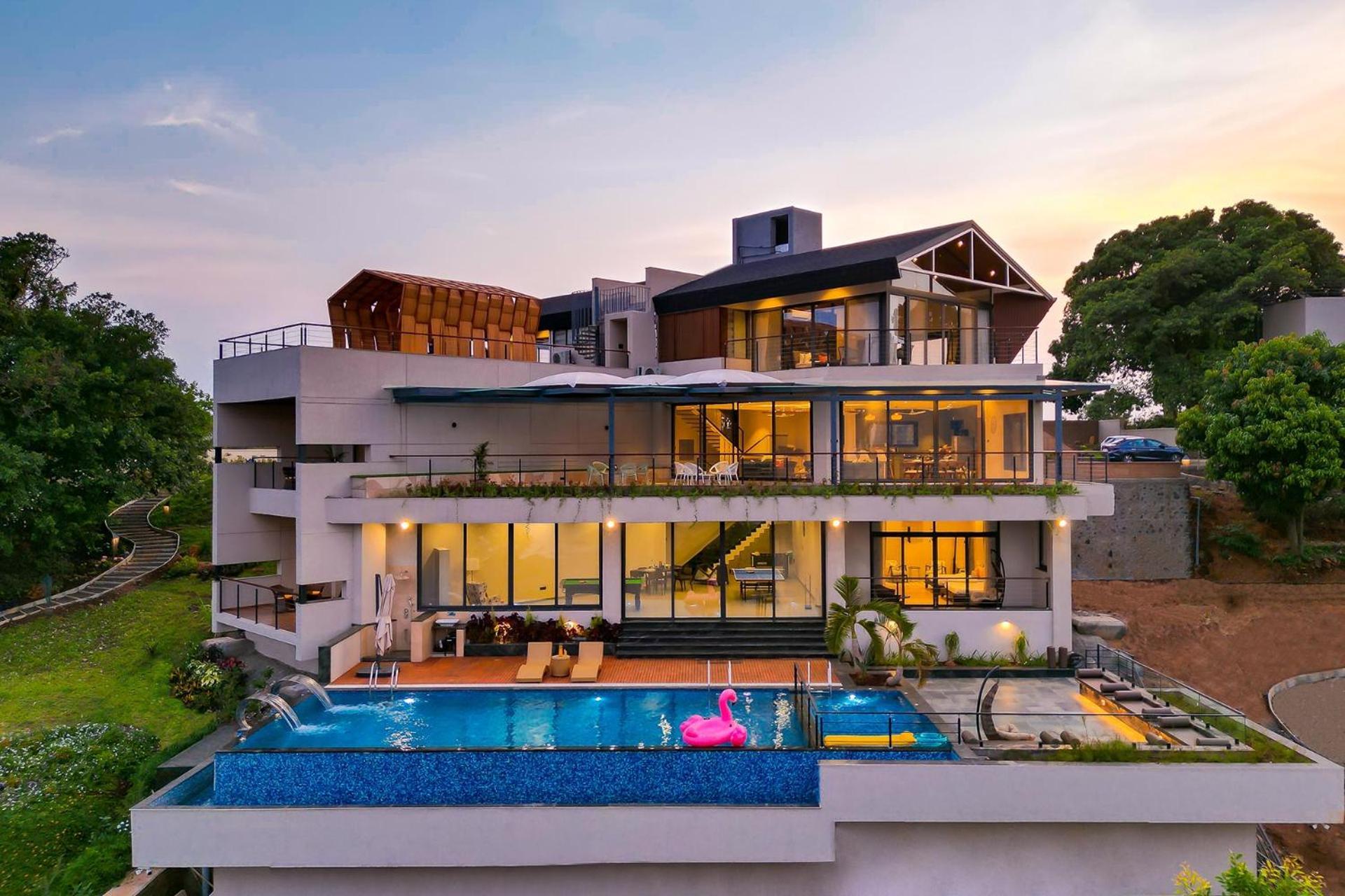 Pearl Lakeview Mansion By Stayvista - Lakeside Villa With Infinity Pool, Jacuzzi, In-House Theatre & Games Room إيغاتبوري المظهر الخارجي الصورة